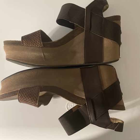 NWOT OTBT wedges - Picture 3 of 4